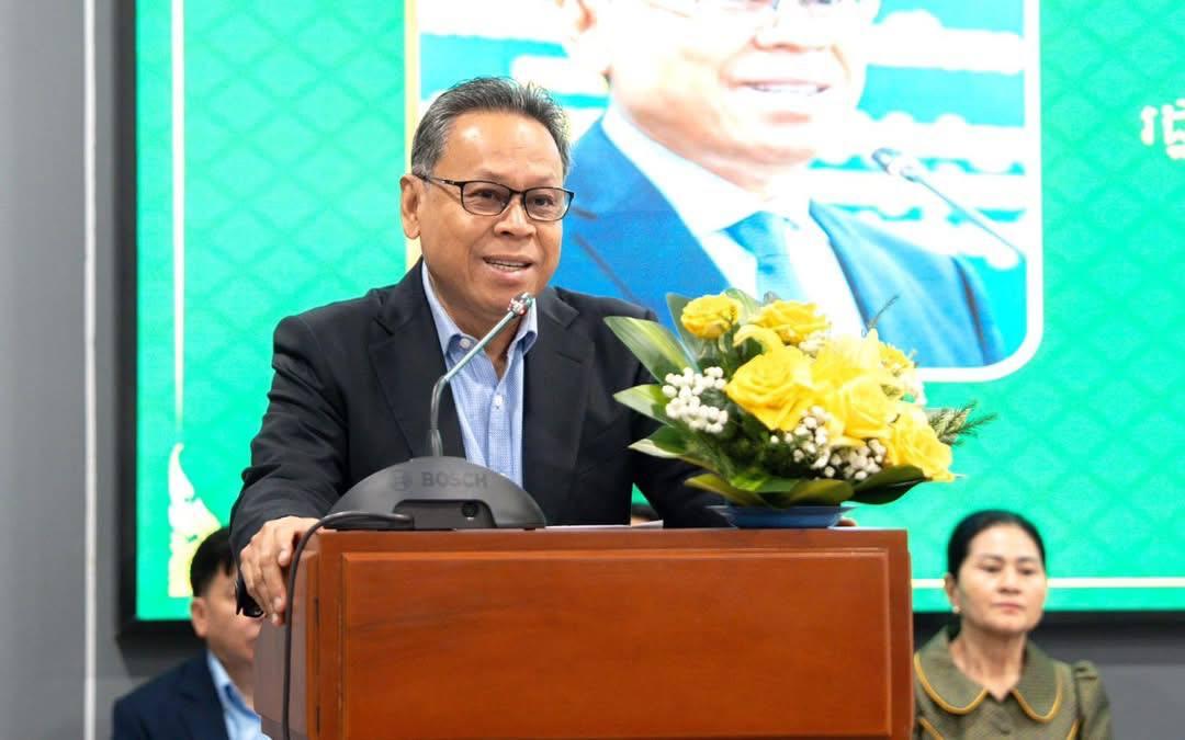 លោក បណ្ឌិតសភាចារ្យ ហ៊ាន សាហ៊ីប រដ្ឋលេខាធិការ និងជាប្រធានក្រុមការងារកសាងសមត្ថភាពនៃក្រសួងសេដ្ឋកិច្ច និងហិរញ្ញវត្ថុ