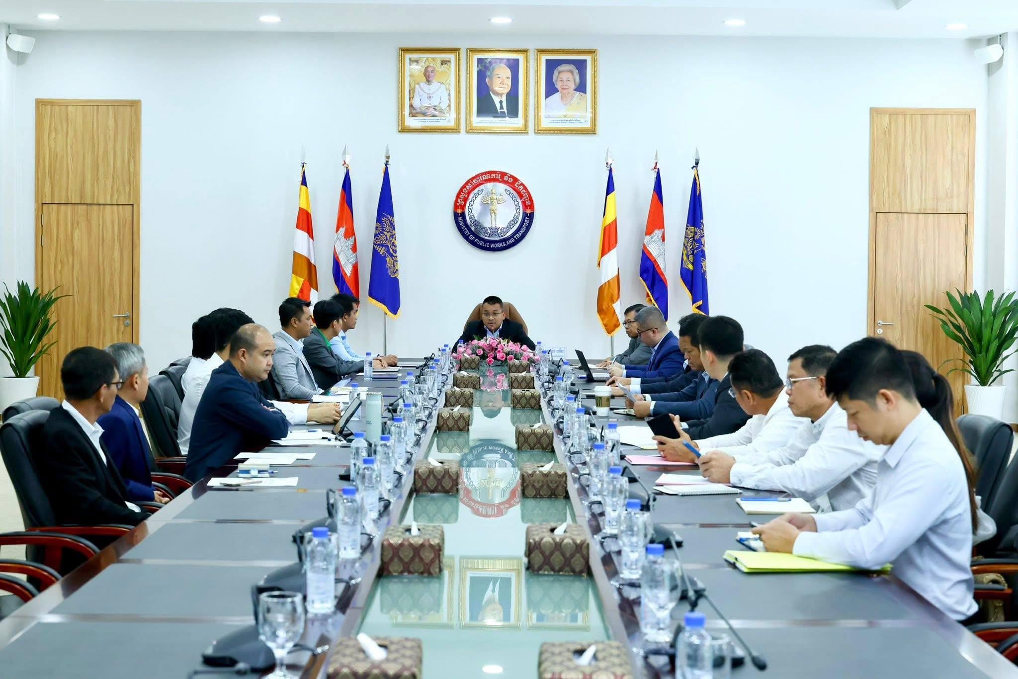 រដ្ឋមន្រ្តីក្រសួងសាធារណការ និងដឹកជញ្ជូន លោកប៉េង ពោធិ៍នា