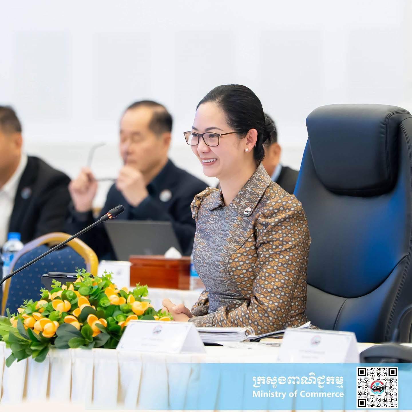 រដ្ឋមន្រ្តីក្រសួងពាណិជ្ជកម្ម លោកជំទាវចម និម្មល
