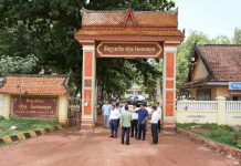 មន្រ្តីចុះពិនិត្យទីតាំងផ្តល់សេវាសាធារណដល់ប្រជាពលរដ្ឋនៅក្នុងខេត្តកំពត