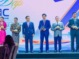 រដ្ឋមន្ត្រីទេសចរណ៍កម្ពុជា និងវិស័យឯកជនចូលរួមកម្មវិធីរាត្រីវៀតណាម 