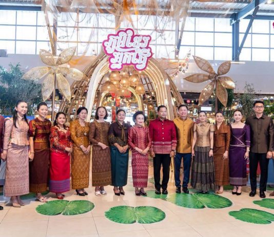 ផ្សារទំនើបជីប ម៉ុងបើកដំណើរការផ្សារទេសចរណ៍ ”ភូមិខ្មែរអ្នកធ្វើ បឹងទន្លេសាប”