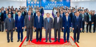 រដ្ឋមន្រ្តីទេសចរណ៍លើកកម្ពស់ភាពស្អាត ស្របពេលរដ្ឋបាលខេត្តព្រះសីហនុដាក់ដំណើរការរូបនាគបាញ់ទឹកដ៏ស្រស់ត្រកាល