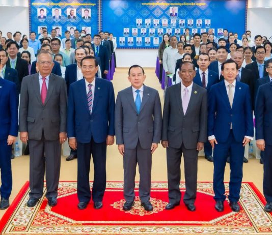 រដ្ឋមន្រ្តីទេសចរណ៍លើកកម្ពស់ភាពស្អាត ស្របពេលរដ្ឋបាលខេត្តព្រះសីហនុដាក់ដំណើរការរូបនាគបាញ់ទឹកដ៏ស្រស់ត្រកាល